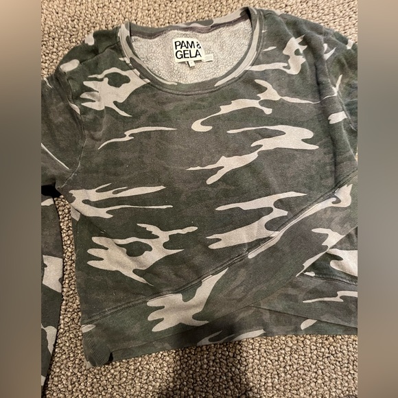 PAM&GELA Long Sleeve Crop NWOT - Picture 2 of 3